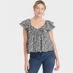 NWOT Women's Black & White Floral Ruffle Short Sleeve Blouse Size M
